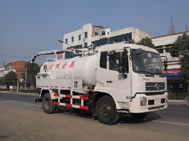 东风天锦吸污车